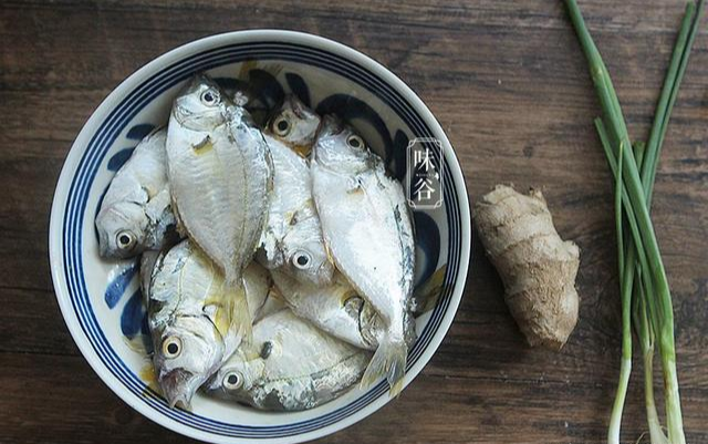 蒸鱼|秋天遇到此鱼别手软，纯野生非人工养殖，特别鲜，40元一斤也值了