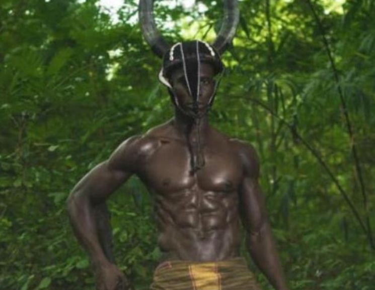 ▲非洲最“强壮”部落：男性个个拥有8块腹肌，女性繁衍方式很特殊