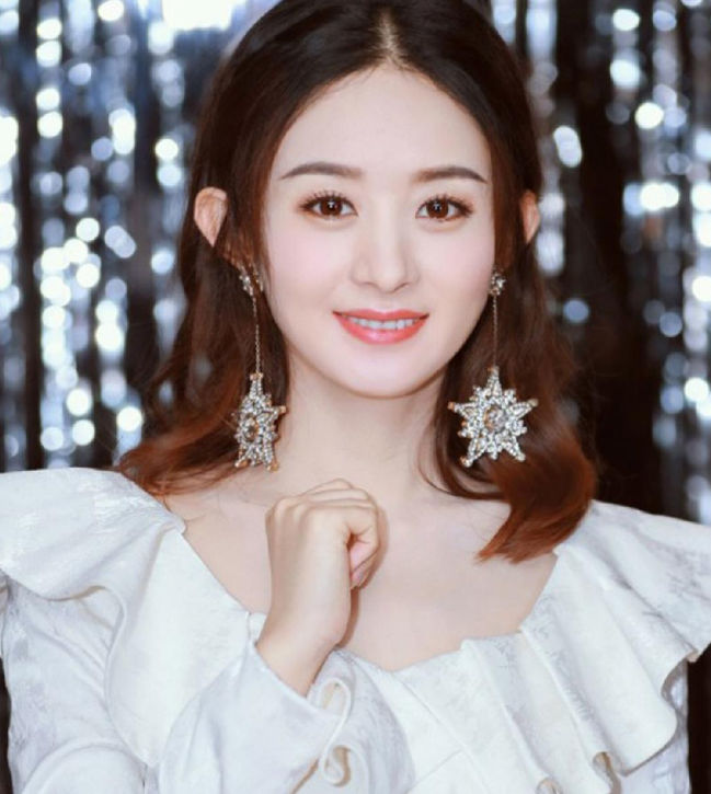 赵丽颖|赵丽颖新剧开机图曝光，看清她里面穿了啥后，网友：越来越没妈妈样！