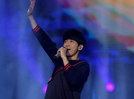 演唱会|一位经典的歌手，用细腻而又温柔的声音，打动每个人的心弦