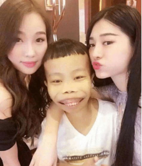 ■扮演“外星人”的陈山，停播两年后“变化太大”，压根认不出