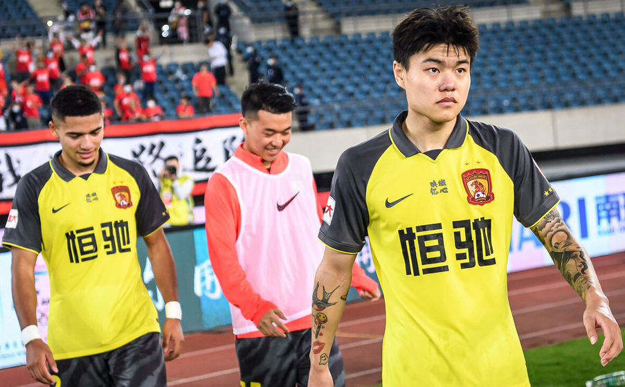 河南建业|纵横驰骋!恒大战建业首发11人大轮换:天才射手+“保塔”齐缺席