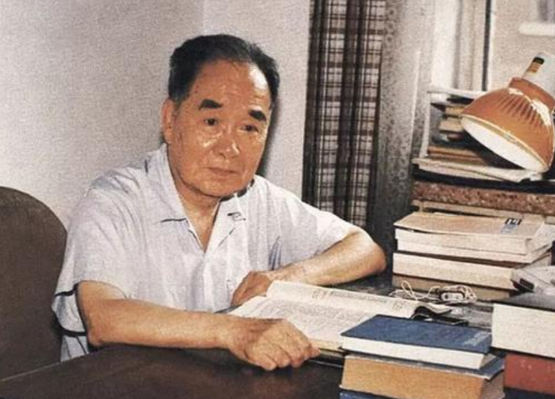 『地震』张衡地动仪被移出教科书，中科院院士：房梁下吊一块肉都要比它强