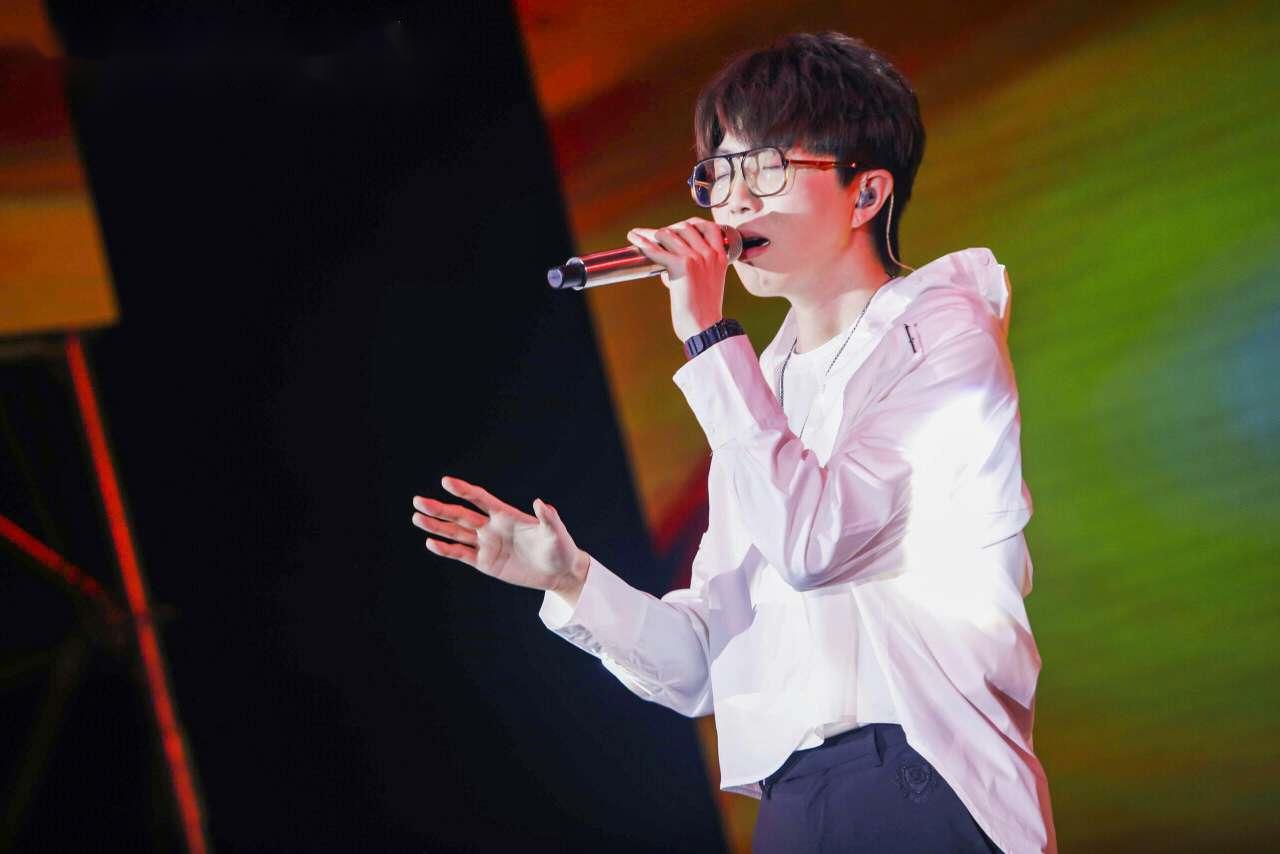 毛不易|26岁的毛不易歌词写出了62岁的经历 他背后还有多少\不易\的经历