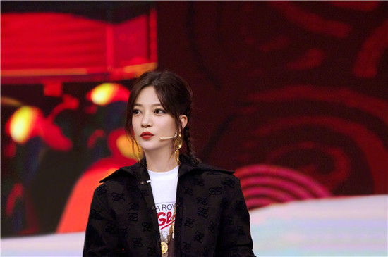 【赵薇】半路选择当演员的赵薇，始终相信读书能改变自己，如今华丽转型