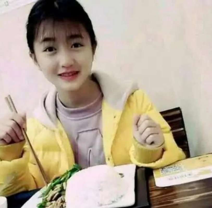 李勒优|还记得变形计最美农村女孩李勒优吗?被富豪妈妈收养后,今成这样