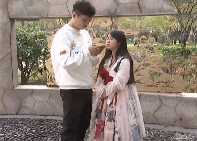美团|骑手洒了牛肉汤，女顾客口吐芬芳怒曝光：我的美团账号被封了