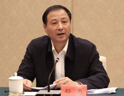 许可馨@被教育部批评后，许可馨又成了高考的模拟试题！教育需要考虑什么？