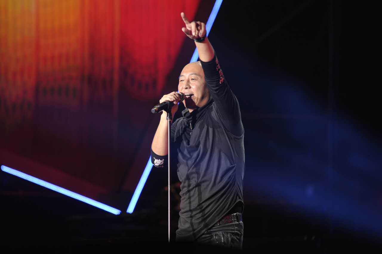 吴京|他是吴京发小，本是当红歌手，却被吴京骗来演《战狼》大反派！