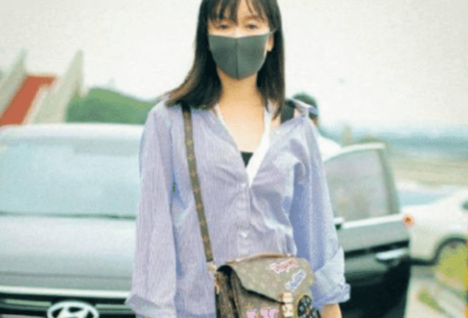 [胡一菲]当168“胡一菲”撞上167“美嘉”，网友：终于明白腿直和腿细哪个更重要