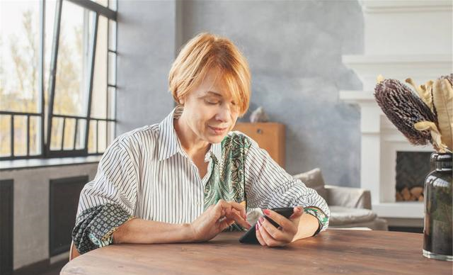衰老|女性衰老时，身体往往有4种迹象，假如都没有，祝贺，保养得不赖