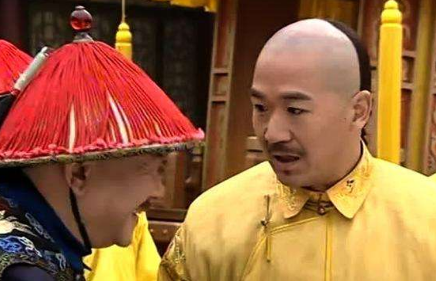 乾隆|47岁乾隆摔倒，众大臣假装看不见，八品小官扶起乾隆后结局如何？