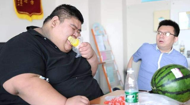 张敏|“中国第一胖”王浩楠，体重曾高达668斤，因为爱情一年瘦了400斤