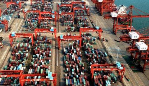 【关税】美国又被打脸！特朗普拿老婆当“台阶”，免除中国出口关税，被中拒绝！