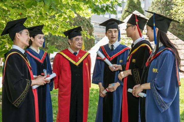 大学|北大博士被985大学录用，晒出高校老师收入后，众人：羡慕