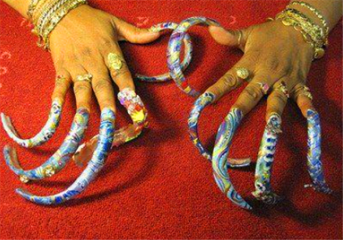 #印度#他66年没剪指甲，将9米长指甲捐给博物馆后，不料却有了意外变化