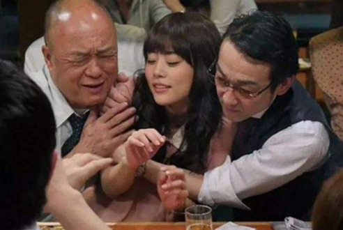 「潜规则」华为员工爆料：公司里的漂亮女同事，如何“潜规则”上位？