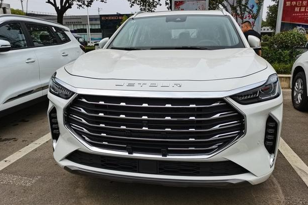 新车|奇瑞再抛\王炸\！新车配7座布局，颜值酷炫，网友：迷倒一片