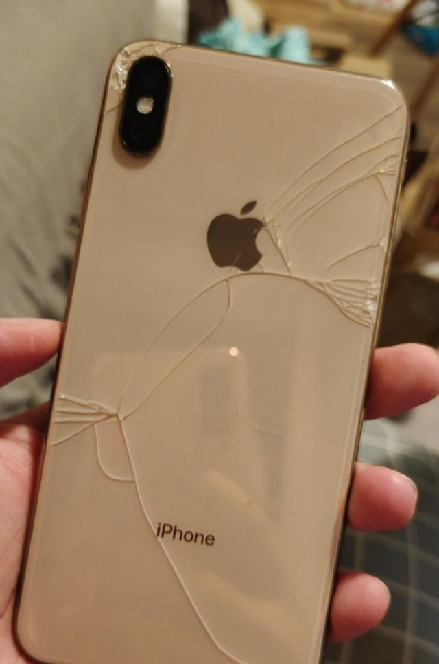 苹果|第一次买的AppleCare+终于用上了，用港版iPhone换了台国行全新机