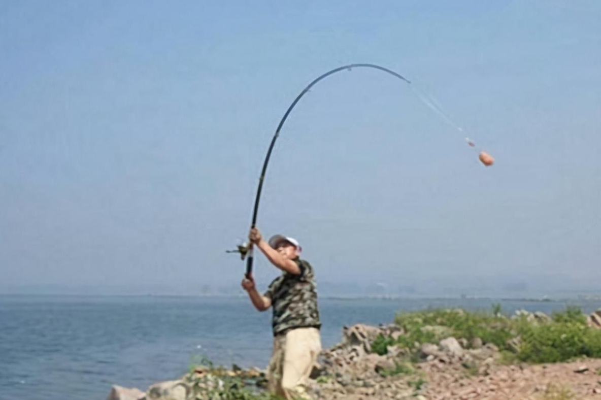 饵料|掌握秋天钓鲢鳙的几款饵料配方和钓鱼的技巧，钓鲢鳙不再难