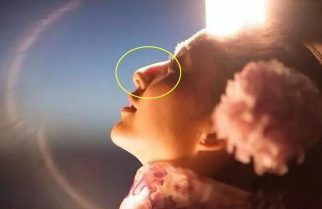 #杨洋#杨洋用一张照片告诉你，整过容别在阳光下拍照！网友：太尴尬