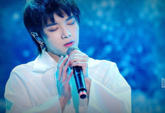 周杰伦|周杰伦放在今天出道，可能光芒没那么容易，照耀到整个华语乐坛