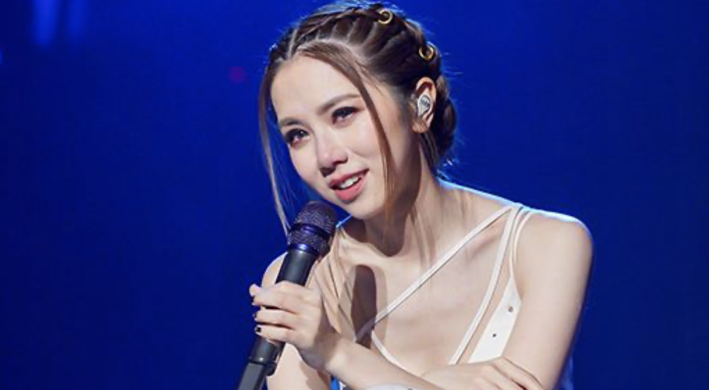 华语乐坛|华语乐坛尴尬现状- 真正会唱歌的很难红, 半桶水却越晃越高