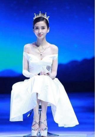 赵丽颖|女明星们的坐姿: 唐嫣高贵, 王丽坤像仙女, 赵丽颖才是亮点