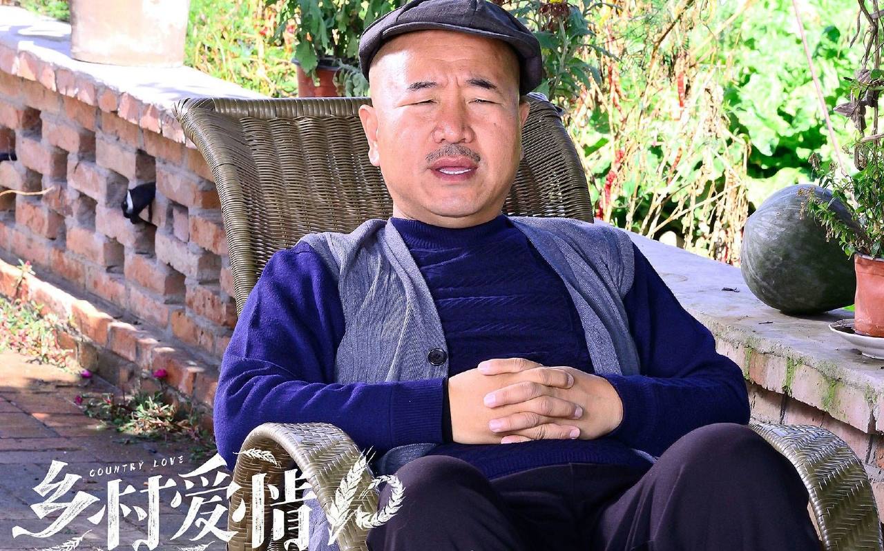 51歲“劉能”王小利，二婚娶80後同事兒女雙全，前妻近照顏值頗高-圖2