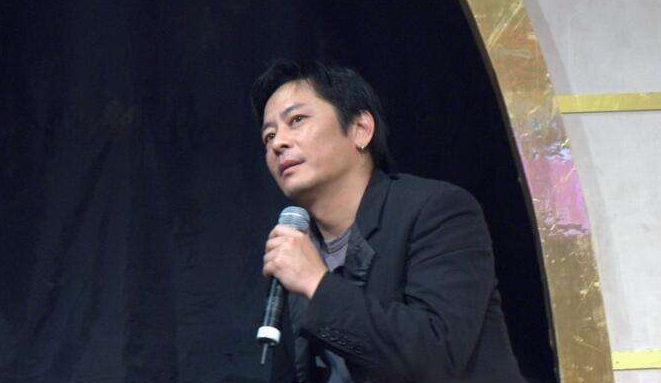 王杰|真相！香港资深娱记曝光毒害王杰嗓子的幕后主使，网友：难以相信