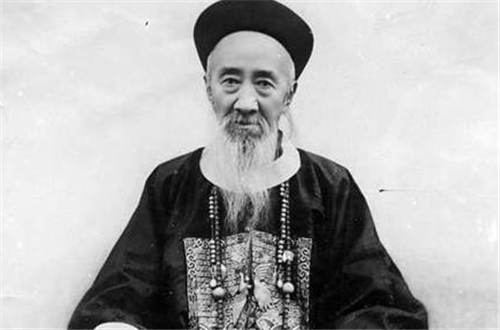 #慈禧太后#慈禧临终，把张之洞叫到床榻前，留下2个遗嘱，把他吓得脸色发白