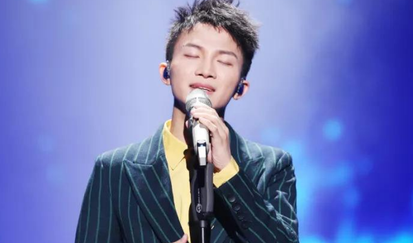 周深|周深一直以来认真对待每一个工作，认真唱每一首歌，锻炼自己