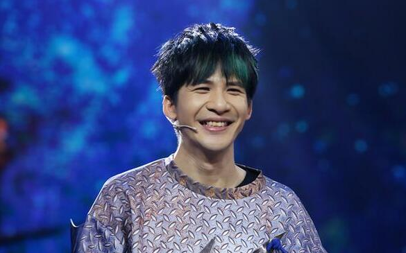 「大张伟」人间精品大张伟：组第一支未成年摇滚乐队，22岁实现对父母的承诺