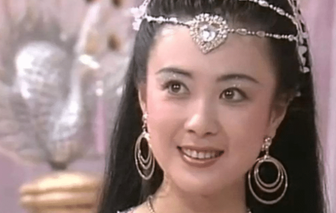 妲己|4位演过“妲己”的女星，前3位都靠化妆，而她却是真的媚到骨子里！