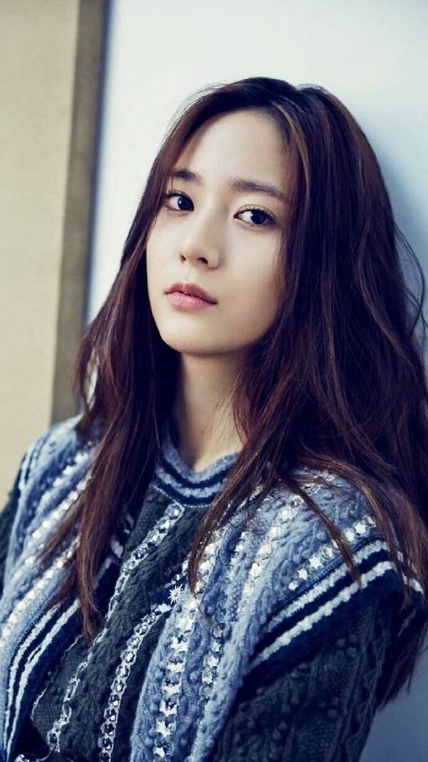 「王一博」张艺兴喜欢她5年，王一博不敢和她对视，她到底有多大的魅力？