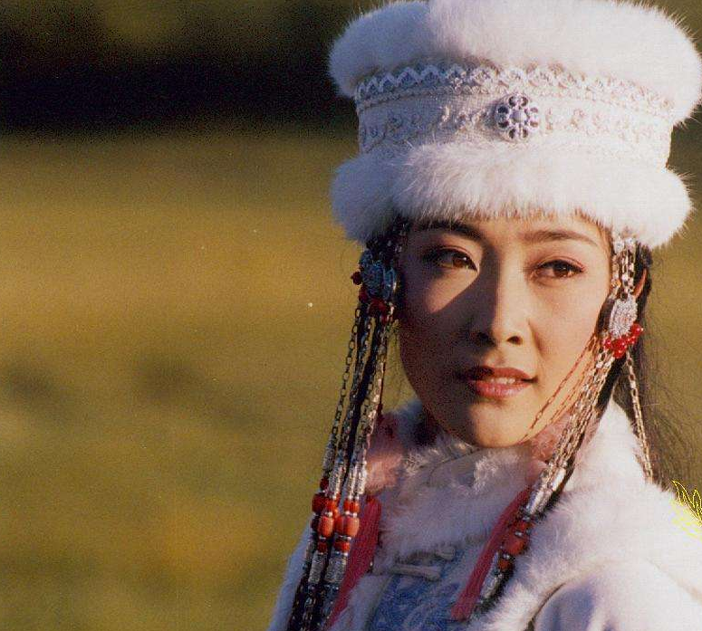 他演特种兵大火后,却因意外淡出荧屏,如今41岁娶了她走上人生巅峰!