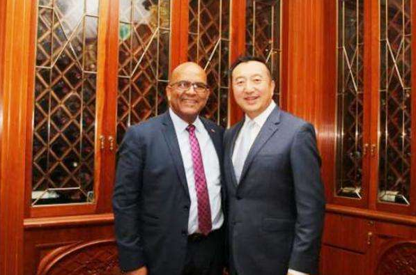 颜夕趣史|那个在长城喝可乐的中国男孩，其照片走红世界，后来过得如何？