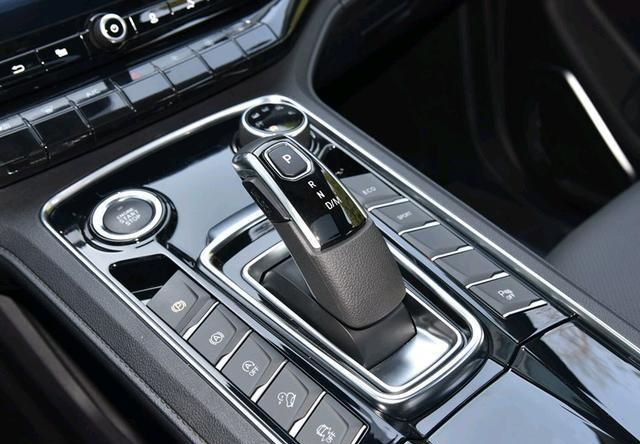 红旗|国产越野硬汉终于来了, 入门就配2.0T+后锁, 看了售价H9也没辙