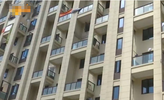 新房阳台“苦不堪言”，是开发商“欺骗手段”太高？还是业主“太无脑”？