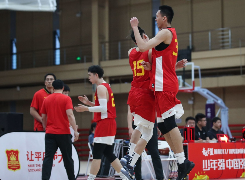 『名宿』16分13板！张知垚爆发帮U18扳回一局，又一男篮名宿之子即将腾飞
