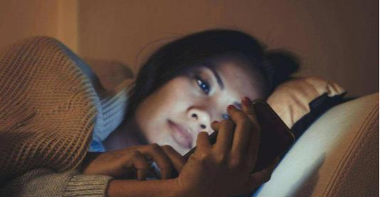 |半夜偷看\不良网站\，删除历史记录也没用，3个坏影响悄然发生