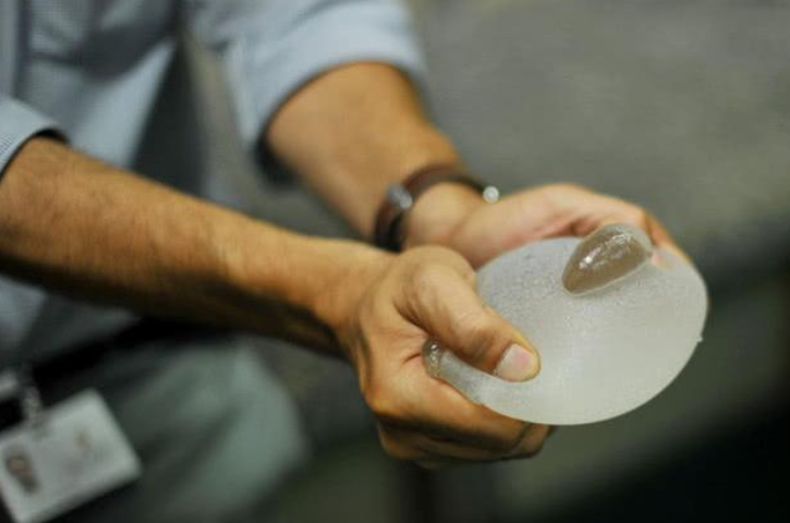 『医学』假奶发威！女子胸部中弹“硅胶让子弹转弯”登上医学文献