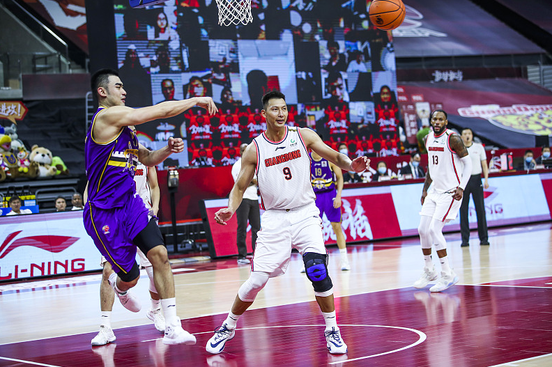 易建联▲宏远男篮坏消息!核心主力易建联伤势恶化,没有来到青岛赛区