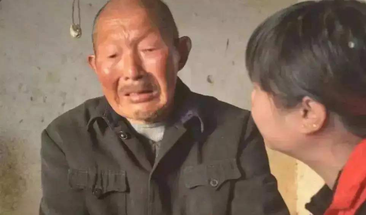 颜夕趣史|他14岁参军,信守承诺照顾上级妻儿66年,一生未娶晚年才归家