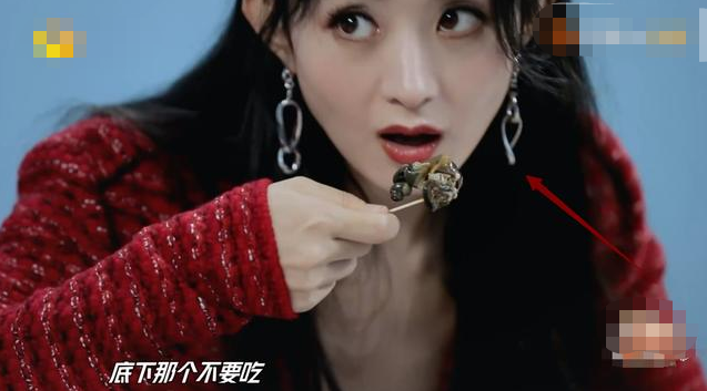 赵丽颖|赵丽颖面对镜头吃田螺，谁注意她把壳儿扔哪了？素质是装不出来的