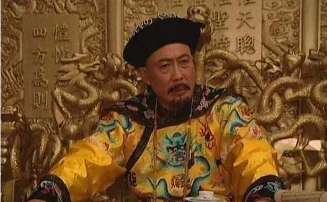 [康熙]康熙临终前对一大臣说：你功劳太大，准备殉葬！大清百年基业得以保存