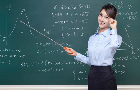 『』作为在编教师，工作稳定是最大优势，单就稳定性而言，没有几个行业能与教师相提并论！