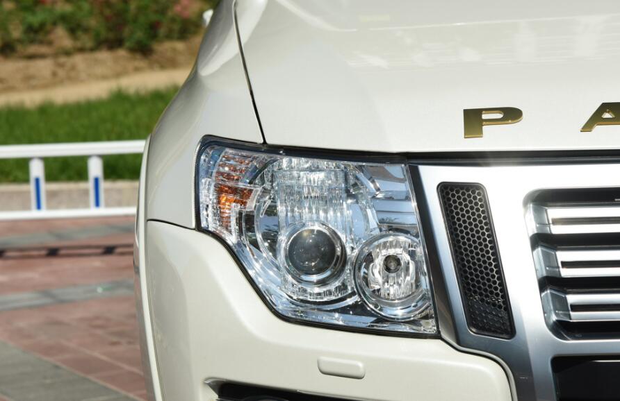 #丰田普拉多#进川入藏就开它!入华坚持进口四驱,V6+3把锁,比霸道便宜20W