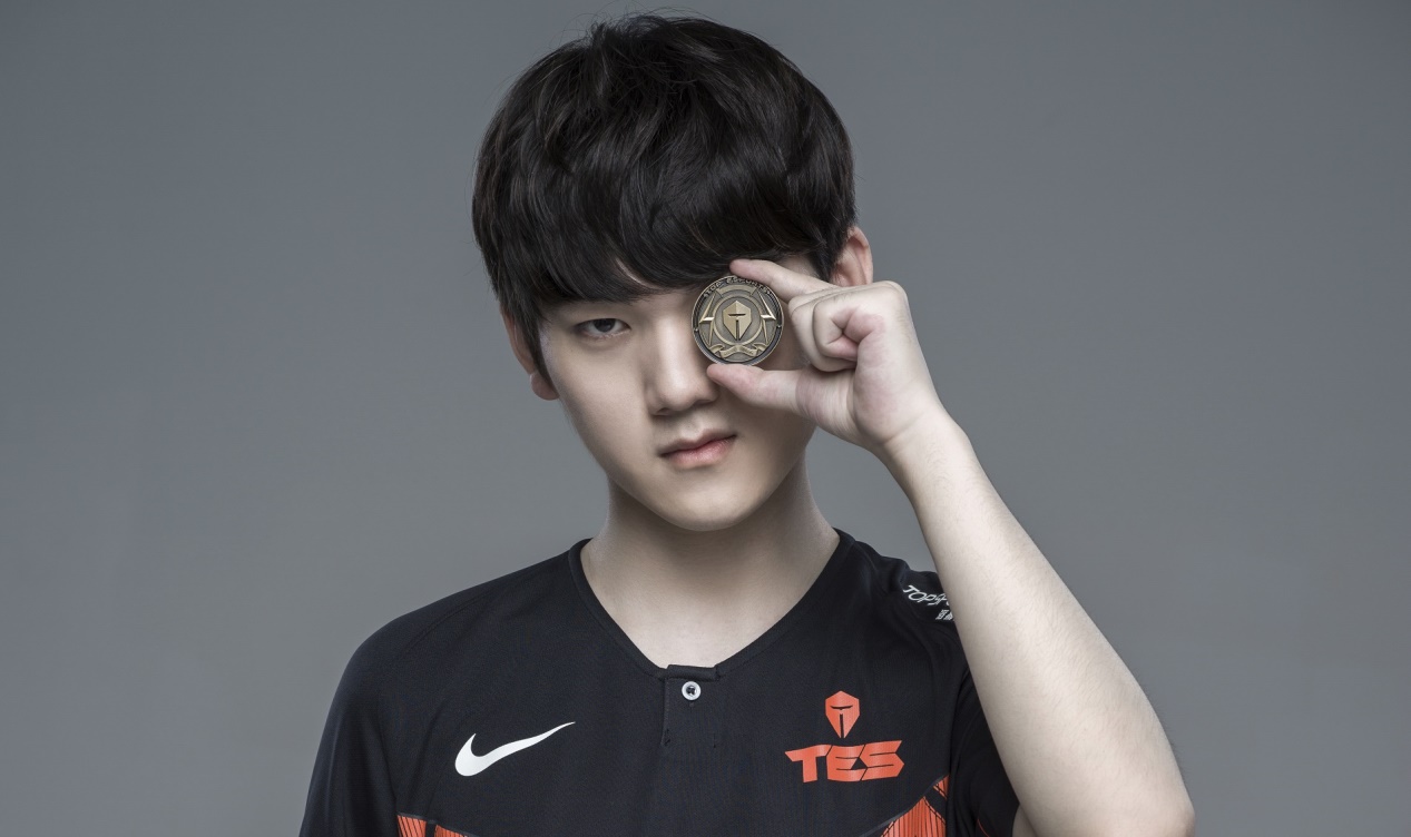 jkl|这就是LPL最强ADC！JKL赛娜一战封神，一个人追着对面五个人狂A