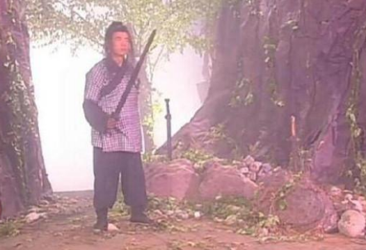 「深海利剑」5个版本的“玄铁重剑”，刘德华和古天乐还好，看到任贤齐差点笑出腹肌